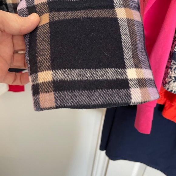 Hollister Puffer Jacket . - Picture 2 of 4